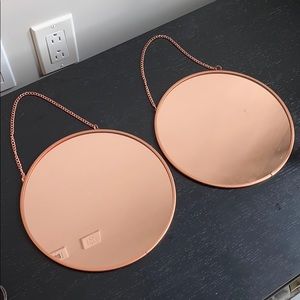 Round rose gold mirrors or jewelry/ perfume stand